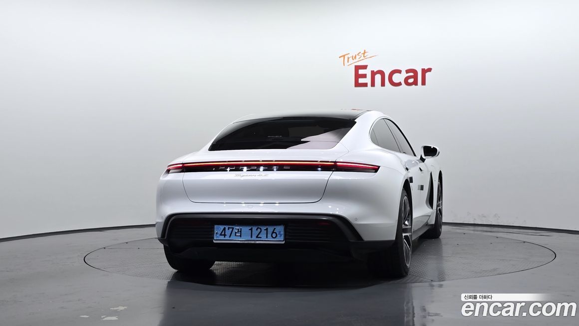 Porsche Taycan 2021