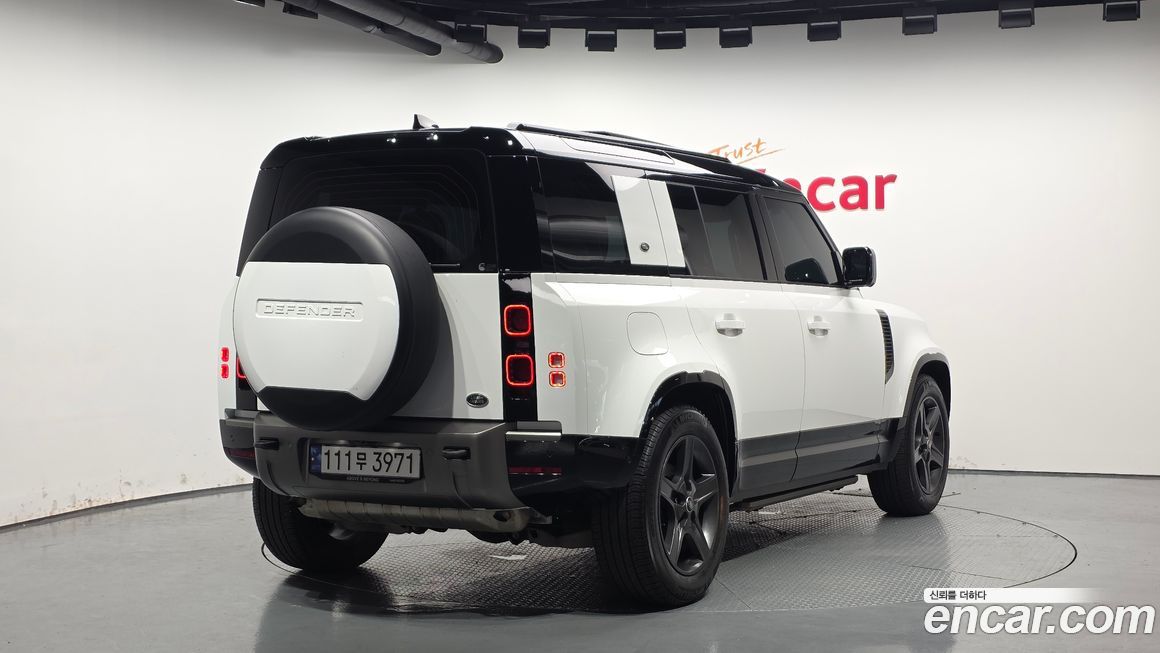 Land Rover Defender 2023