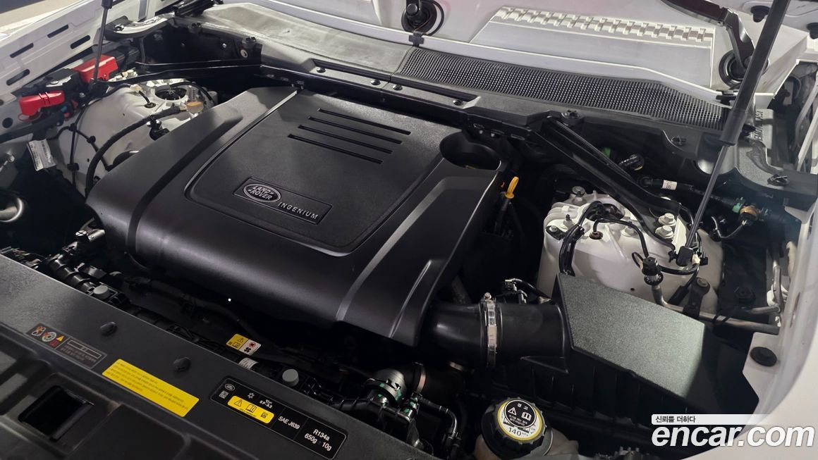 Land Rover Defender 2023