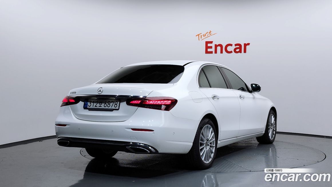 Mercedes-Benz E-Class 2022