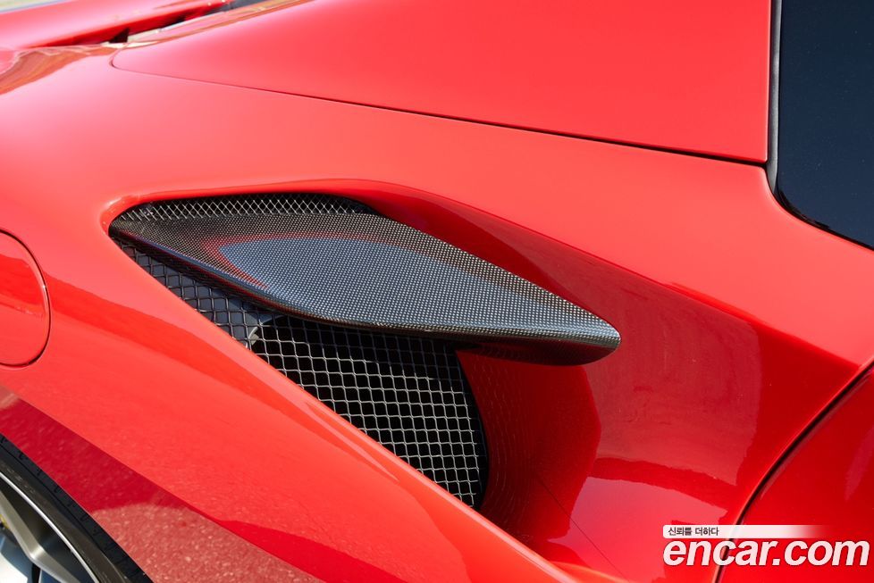 Ferrari F8 2023