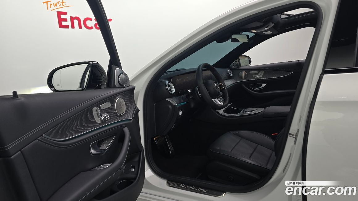 Mercedes-Benz E-Class 2023