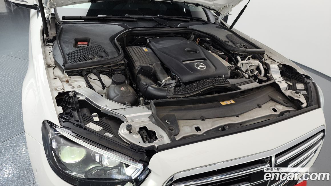 Mercedes-Benz E-Class 2022