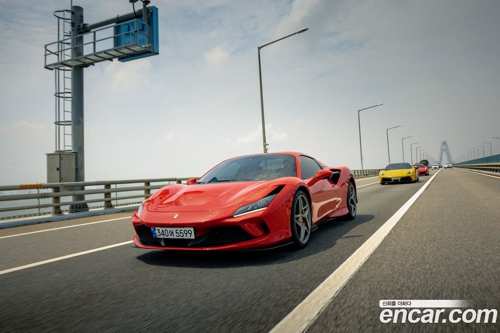 Ferrari F8 2023