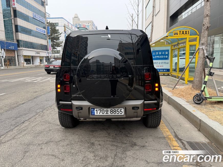 Land Rover Defender 2025