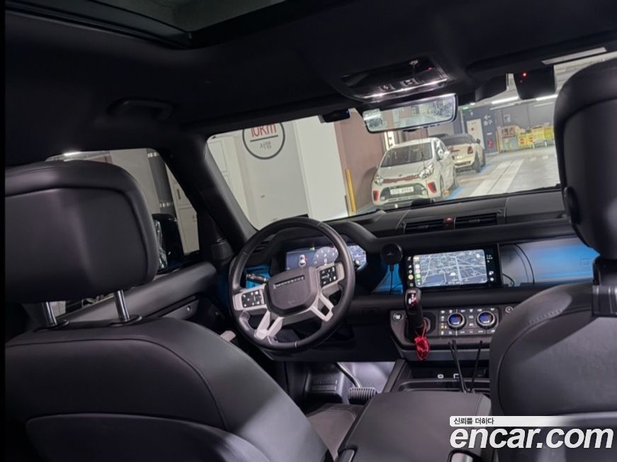 Land Rover Defender 2024