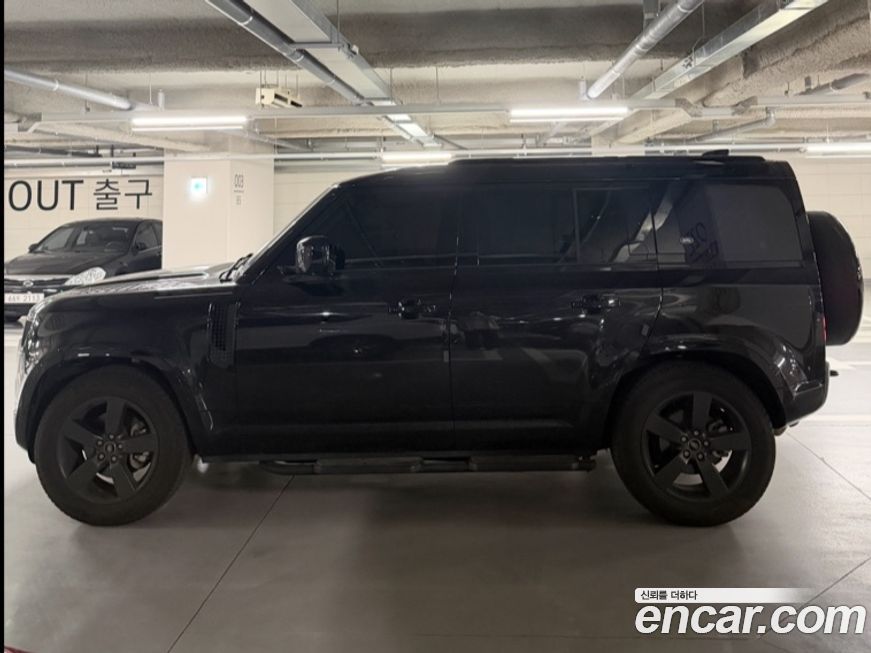 Land Rover Defender 2024
