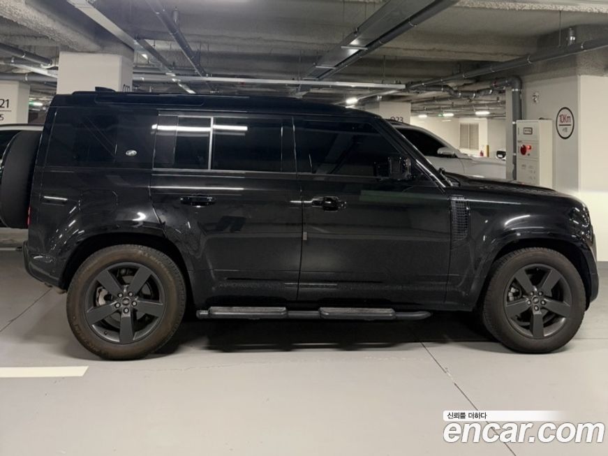 Land Rover Defender 2024