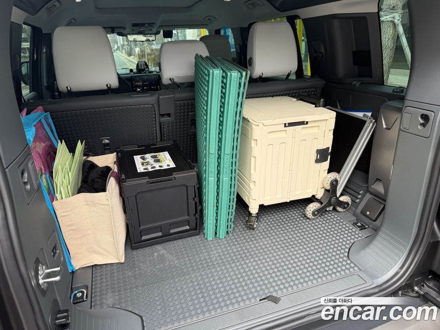 Land Rover Defender 2025