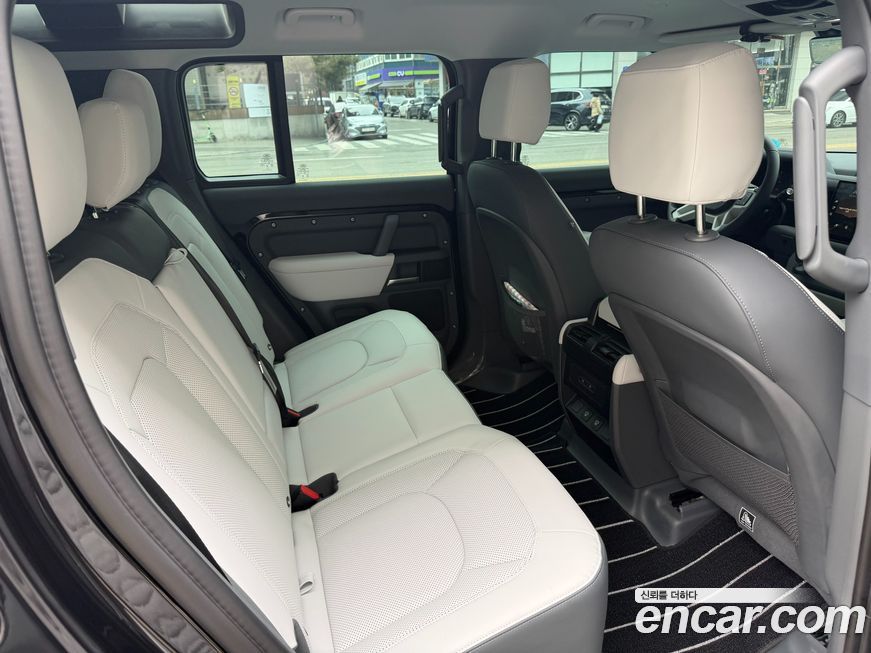 Land Rover Defender 2025