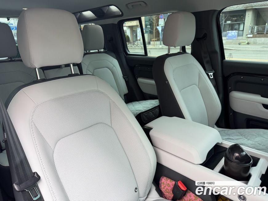 Land Rover Defender 2025