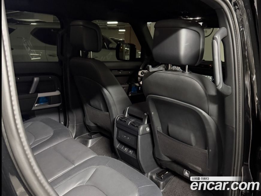 Land Rover Defender 2024
