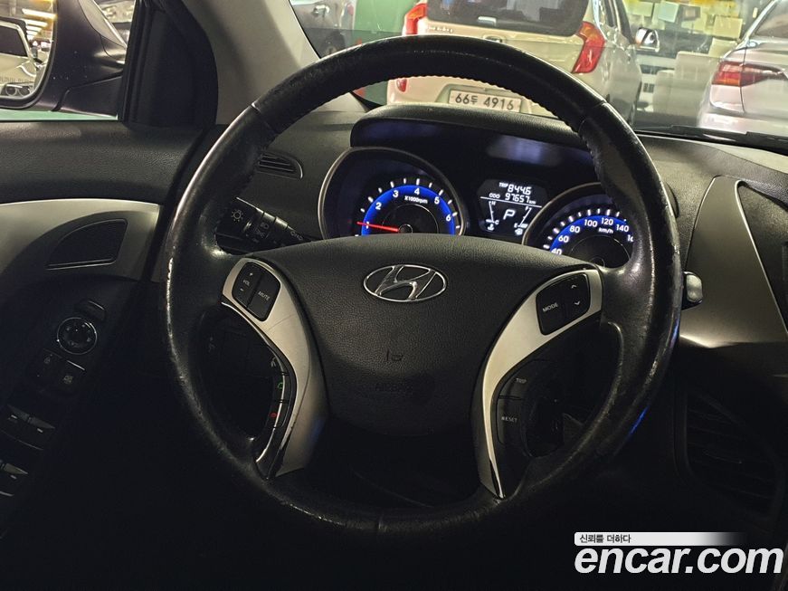 Hyundai AVANTE 2011