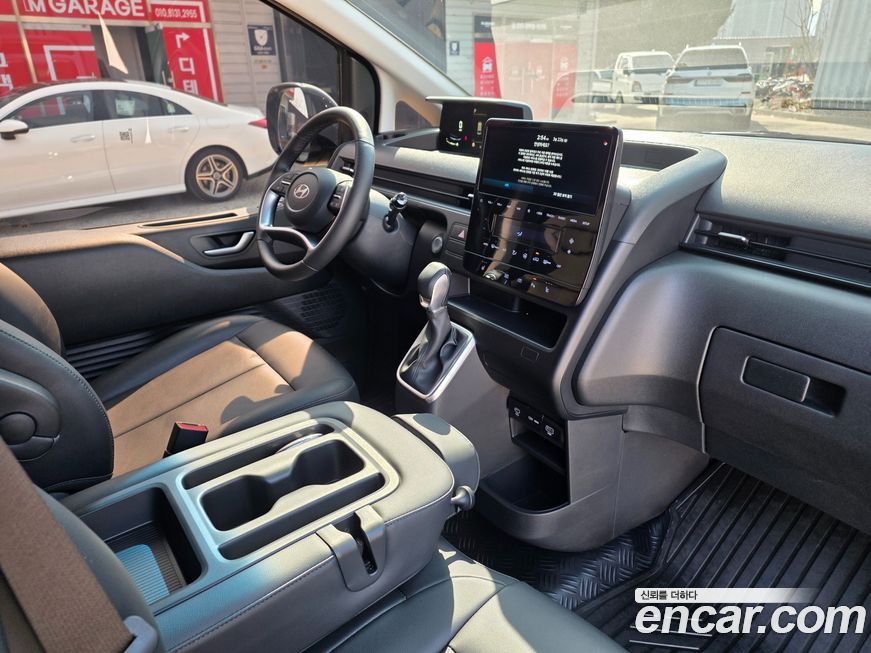 Hyundai Staria 2025