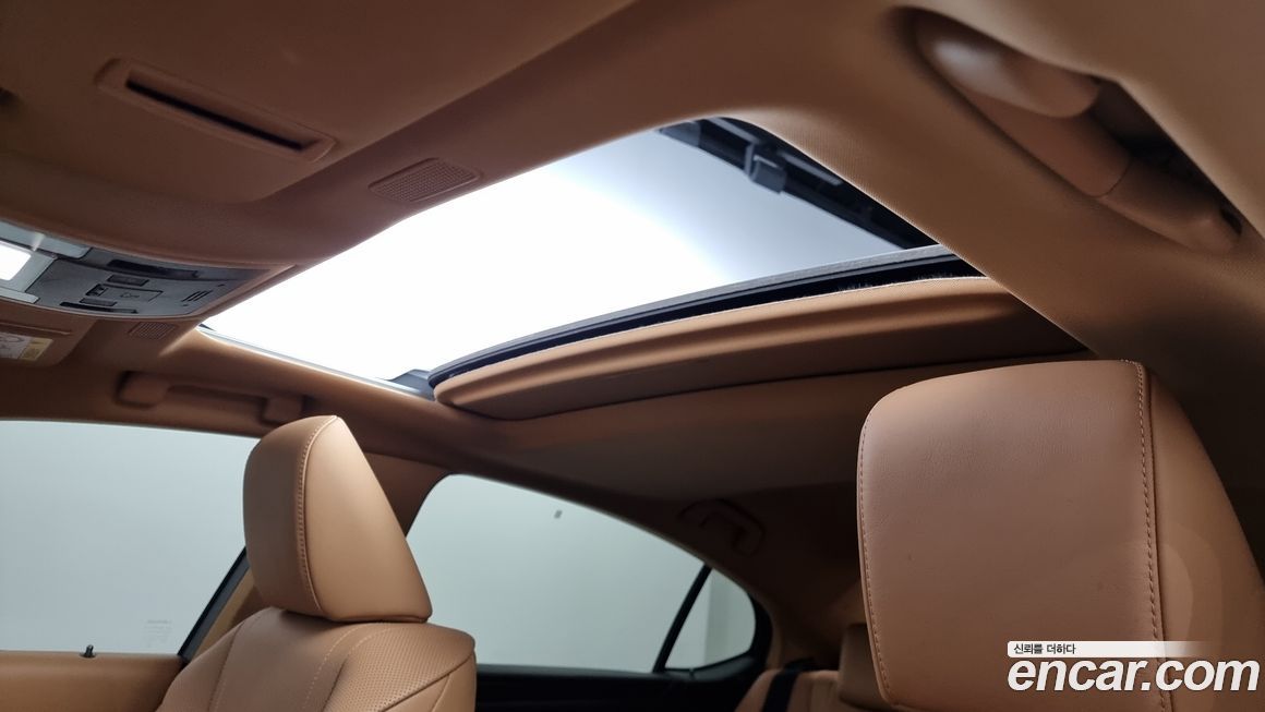 Lexus ES 2025