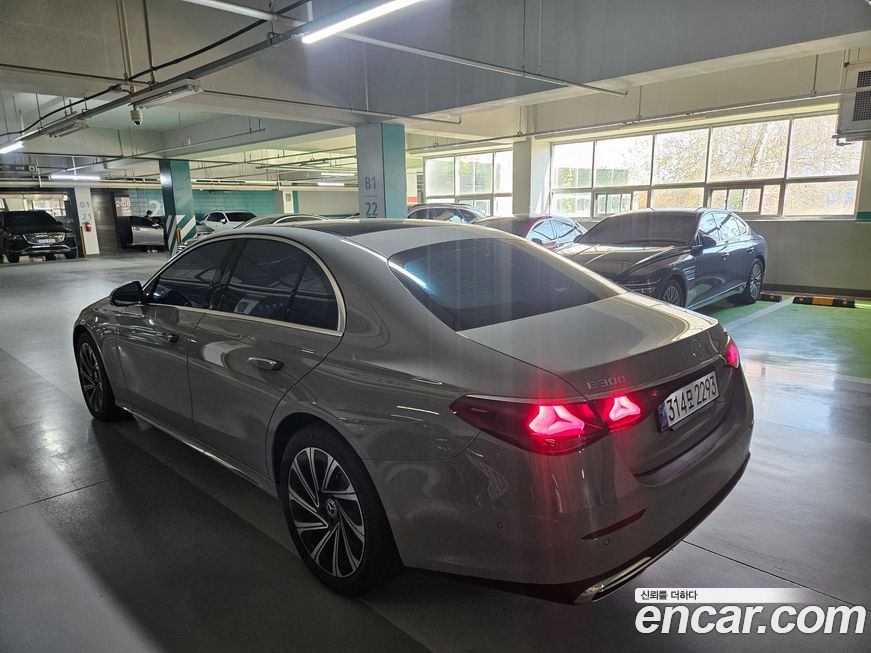 Mercedes-Benz E-Class 2024