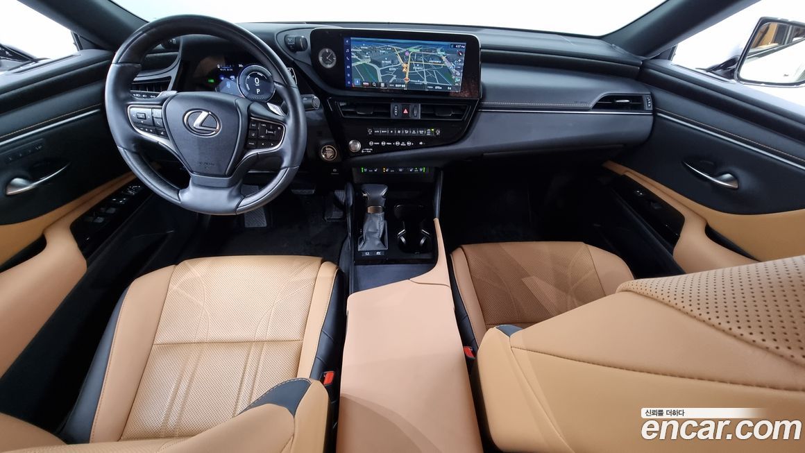 Lexus ES 2025