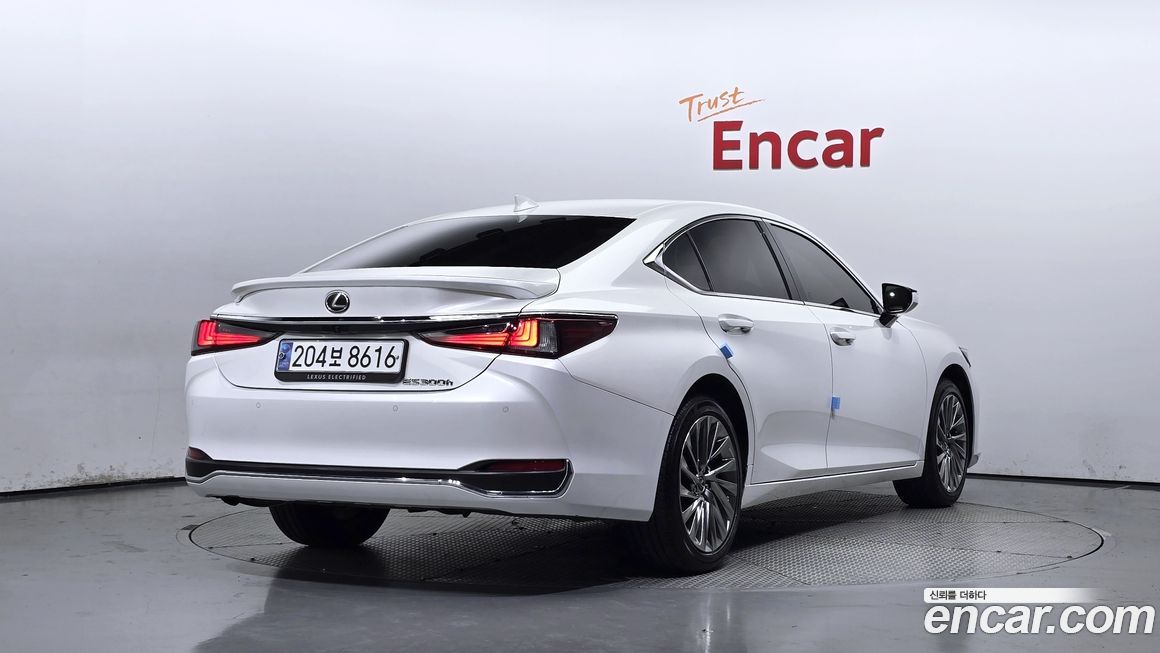 Lexus ES 2025
