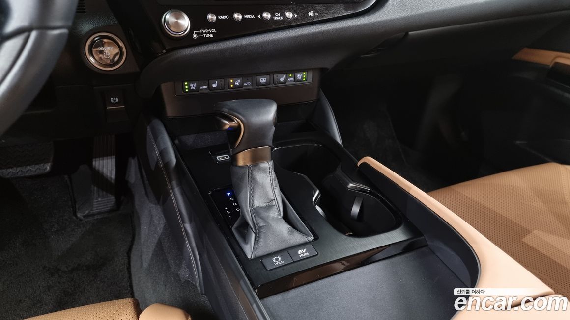Lexus ES 2025
