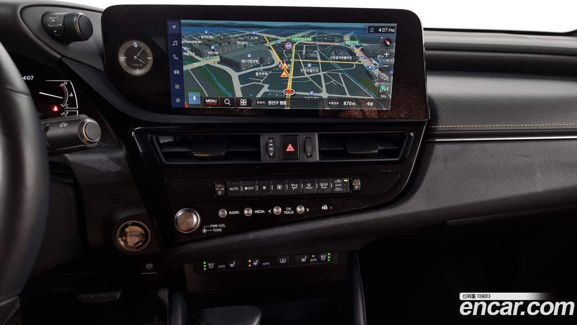 Lexus ES 2025