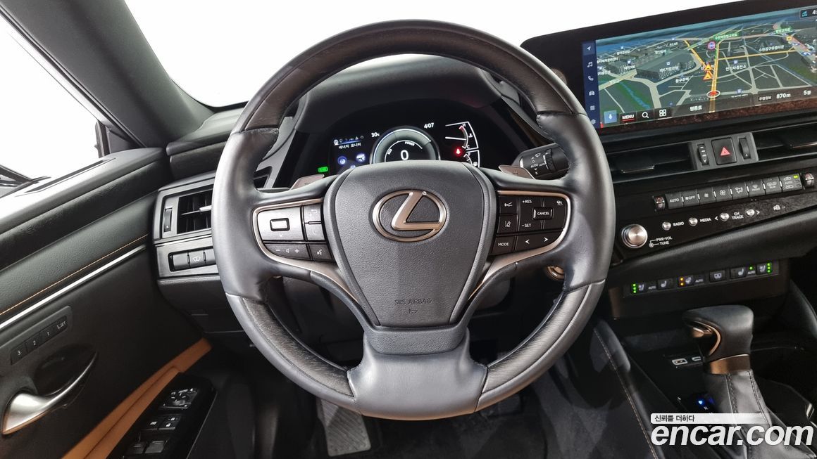 Lexus ES 2025