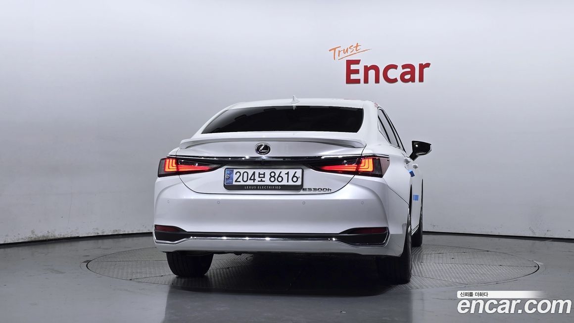 Lexus ES 2025