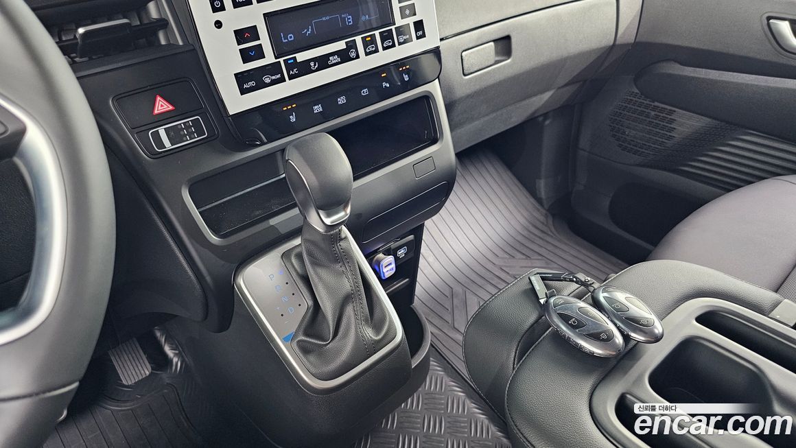 Hyundai Staria 2025