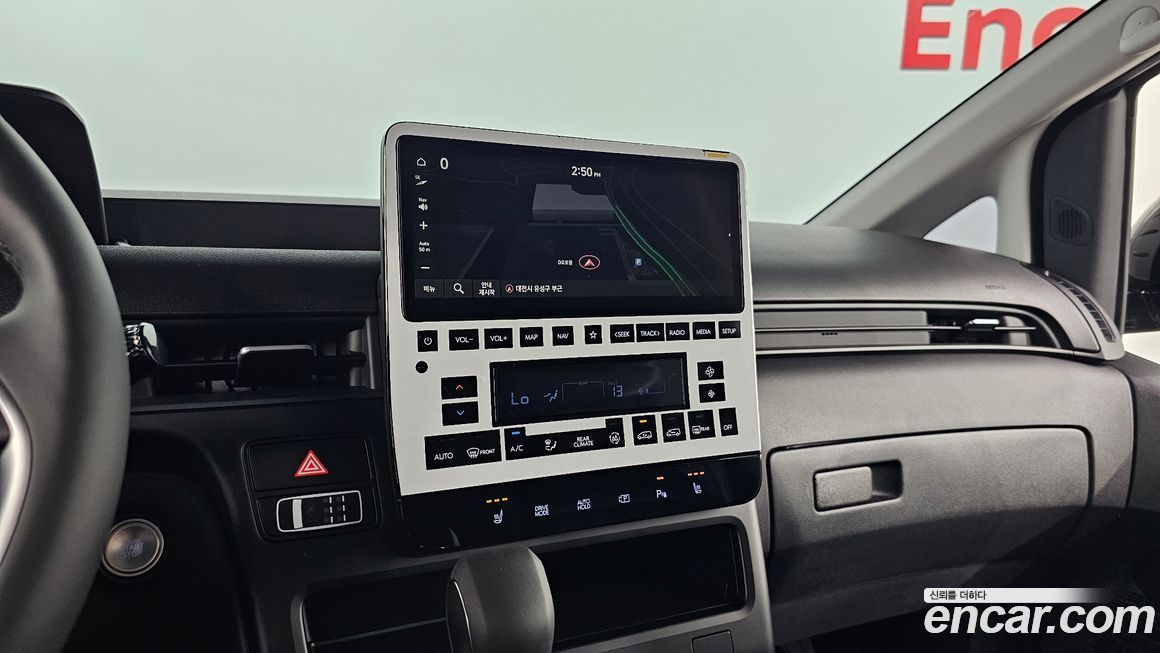 Hyundai Staria 2025