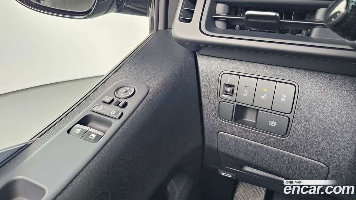 Hyundai Staria 2025