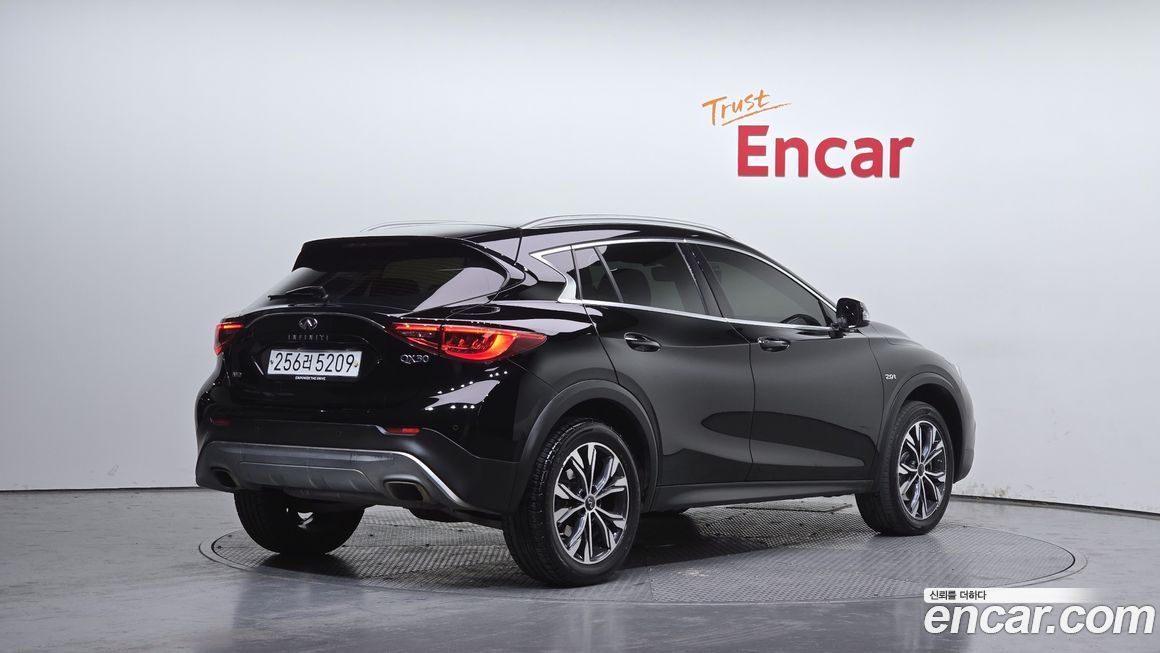 Infiniti QX30 2019