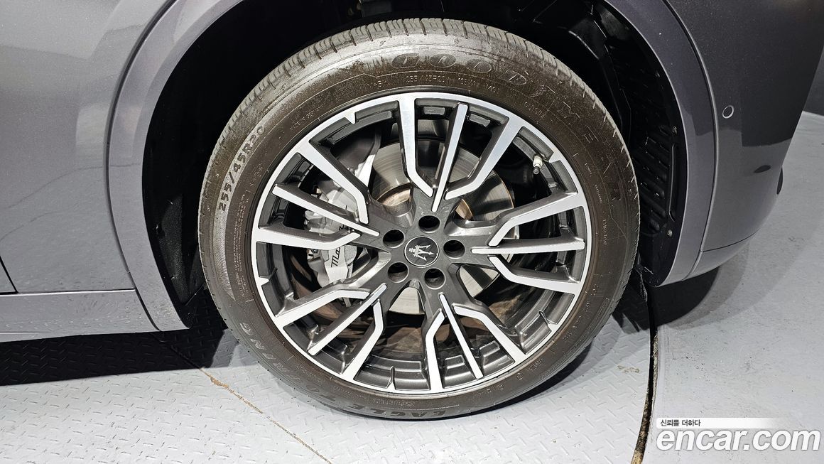 Maserati Grecale 2023