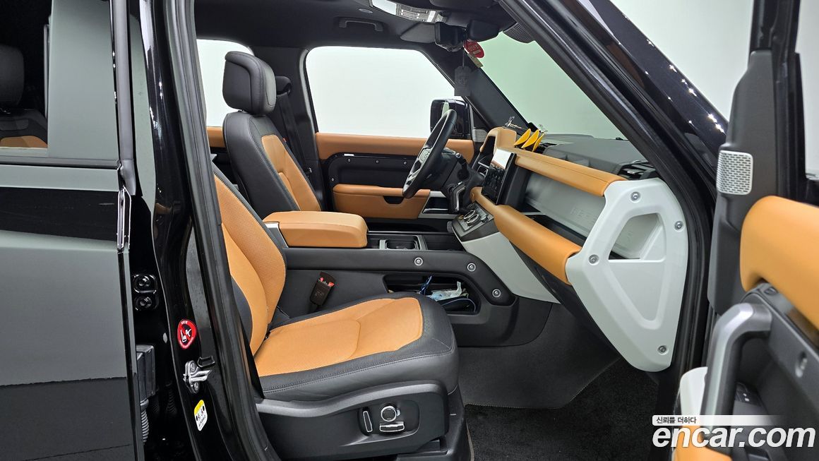 Land Rover Defender 2024
