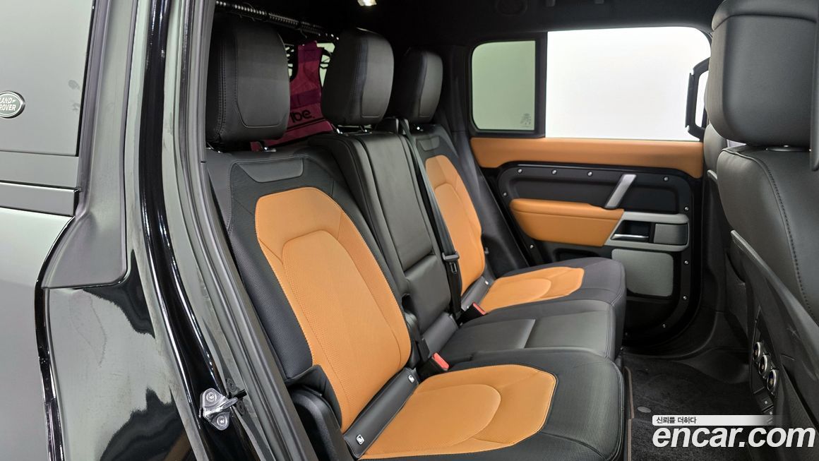 Land Rover Defender 2024