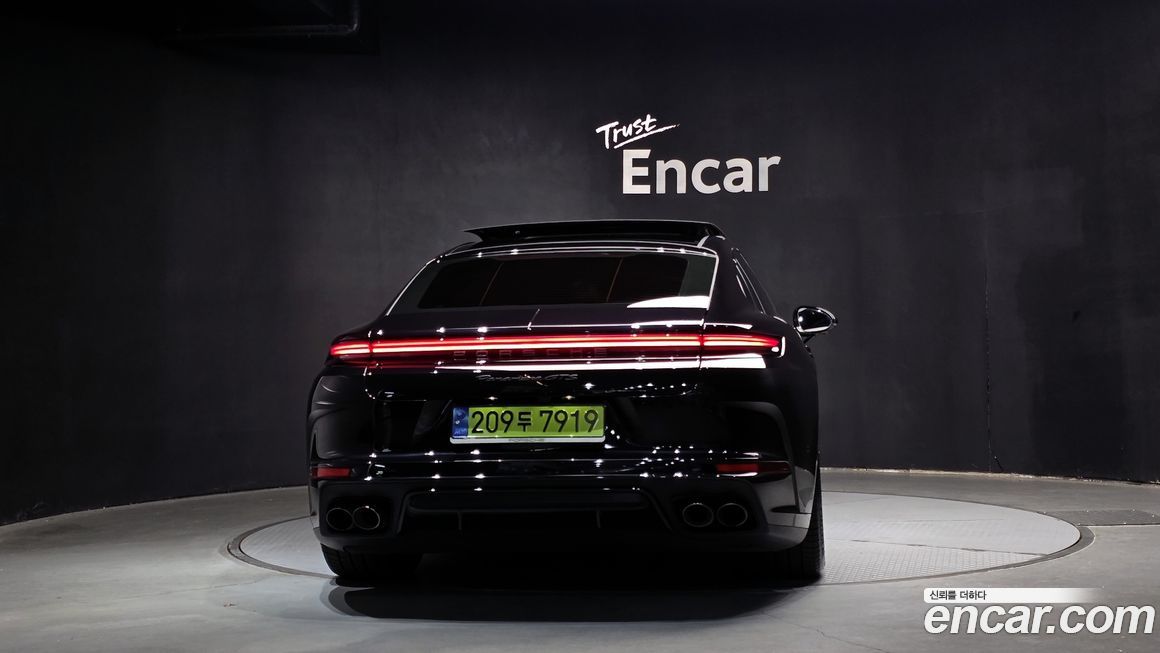 Porsche Panamera 2025