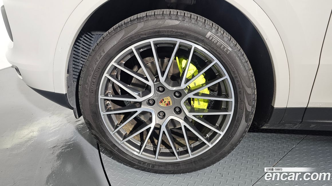 Porsche Cayenne 2021