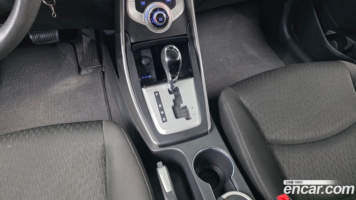 Hyundai AVANTE 2011