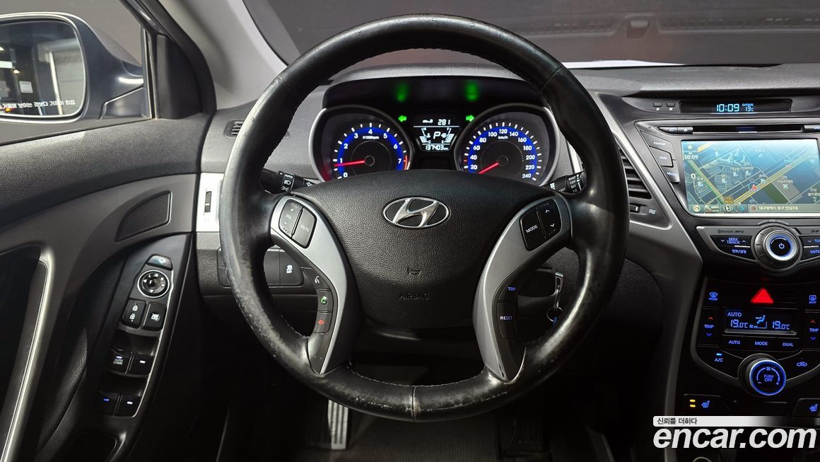 Hyundai AVANTE 2016