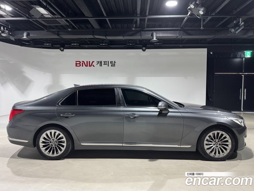 Genesis EQ900 2018