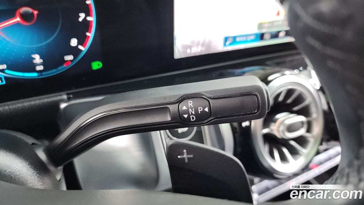 Mercedes-Benz GLB-Class 2021