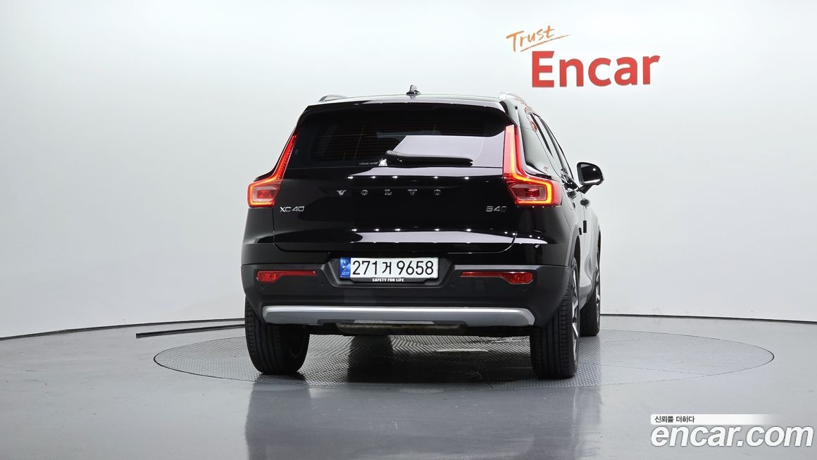Volvo XC40 2023