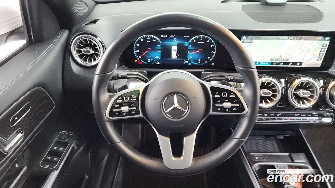 Mercedes-Benz GLB-Class 2021