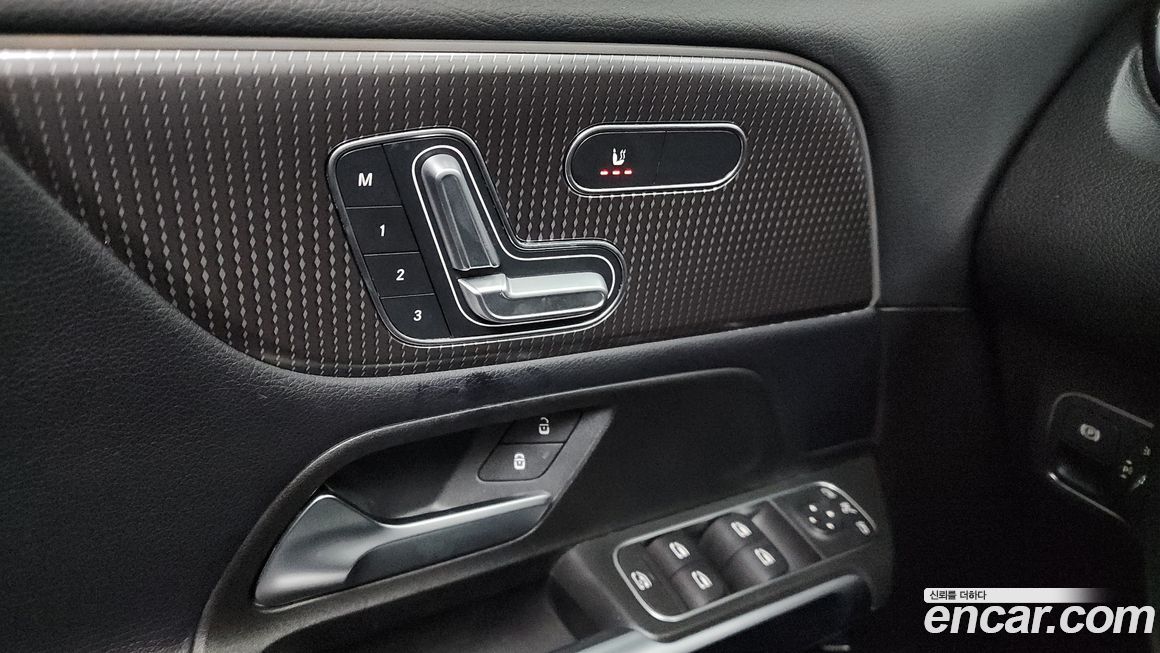 Mercedes-Benz GLB-Class 2021