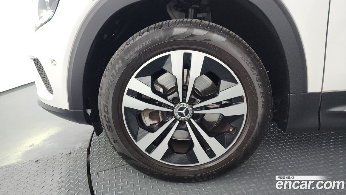 Mercedes-Benz GLB-Class 2021