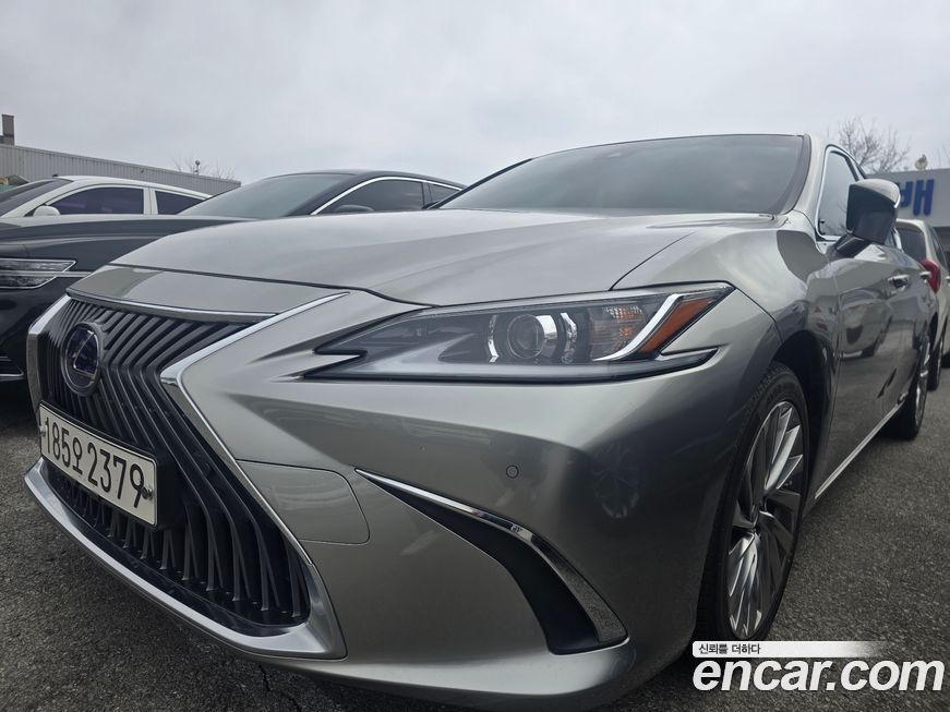 Lexus ES 2021