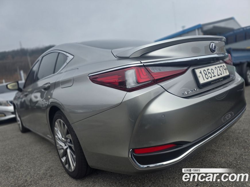 Lexus ES 2021