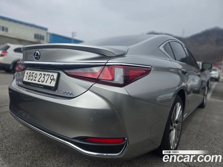 Lexus ES 2021