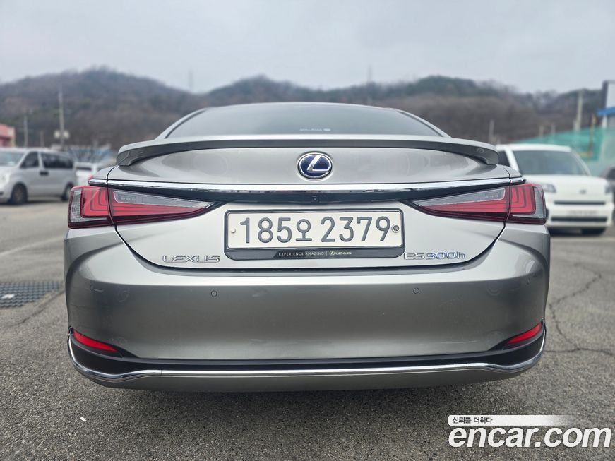 Lexus ES 2021