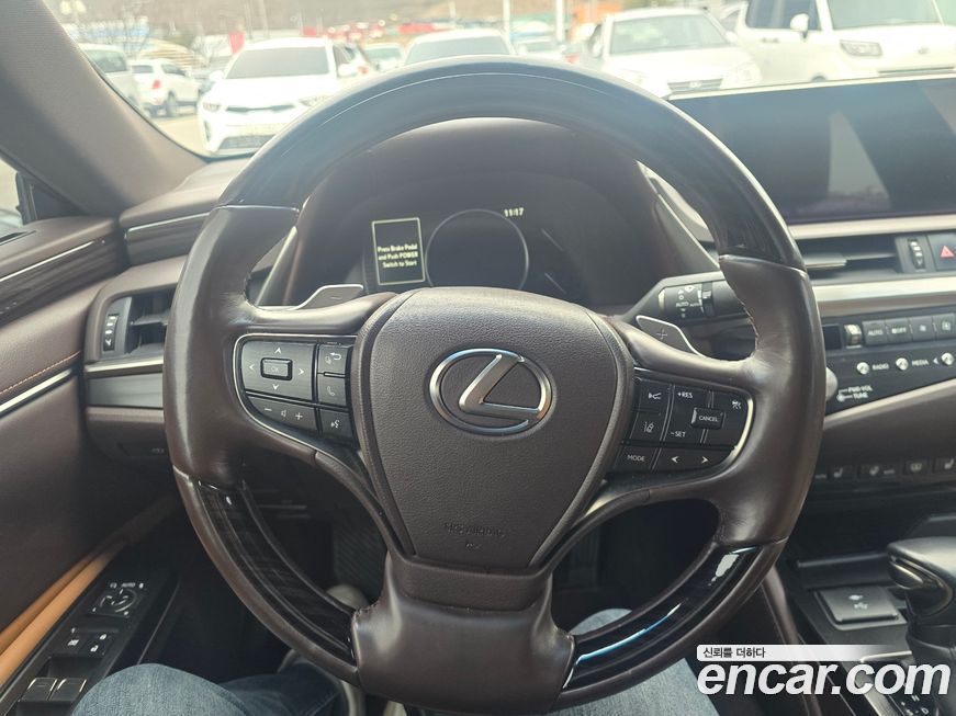 Lexus ES 2021