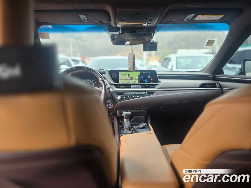 Lexus ES 2021