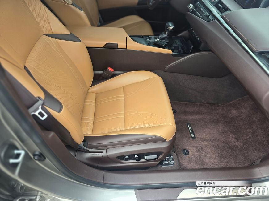 Lexus ES 2021